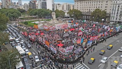 新總統推「休克療法」大砍福利 阿根廷十萬民眾上街怒吼