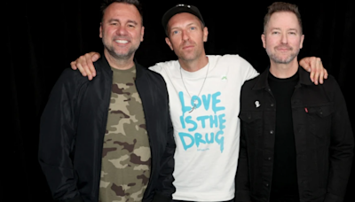 Coldplay les baja la luna a sus fans en una semana de estrenos musicales