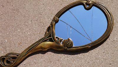 ¿Qué significa que se rompa un espejo: mala suerte o solo un accidente?