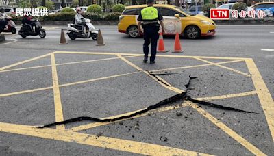 高雄路面突然爆炸隆起！疑電線短路 現場畫面曝光(民眾提供) - 自由電子報影音頻道