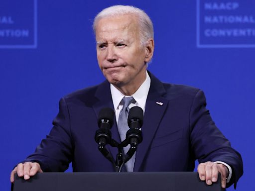 "Read the room": Biden infuriates Democrats with "pathetic" post-COVID "I'm sick" tweet