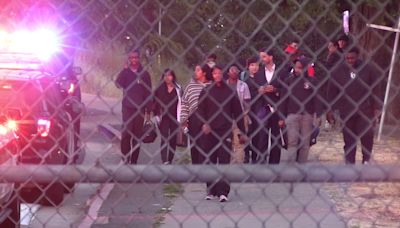 Reportan heridos en tiroteo tras graduación en escuela de Oakland