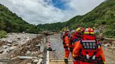 China: 21 people killed in mudslide - as nearly 1,000 rescue workers search for missing six