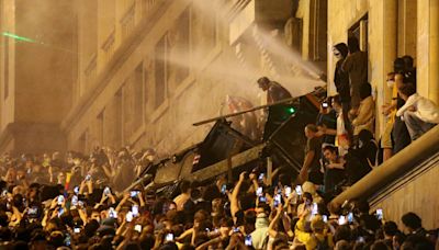 Georgian lawmakers tussle in parliament after crackdown on foreign agent protesters