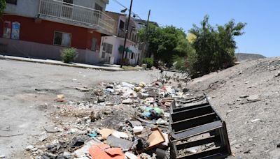 Reportan de 50 a 80 'vecinos cochinos' por día en Torreón, la mitad captados infraganti