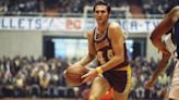 Jerry West, ícone do basquete e inspiração para o logo da NBA, deixa legado memorável