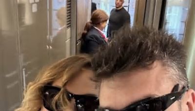 Fedez e Barbara d’Urso, un selfie inaspettato a bordo treno conquista il web