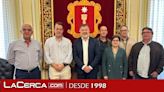 Dolz conoce los actos que está organizando las Cofradía de Las Angustias para celebrar su centenario en 2025