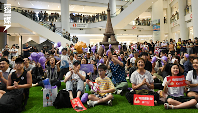 【巴黎奧運】200人奧海城觀賽 小朋友自製打氣牌稱「永遠支持香港隊」 | 獨媒報導 | 獨立媒體