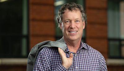 Bill Gates and other billionaires can learn from MacKenzie Scott's giving, a philanthropy expert says