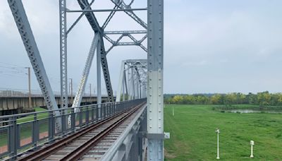 曾是亞洲最長鐵橋...高雄這景點歷經八八風災風光不再 人潮銳減攤商撤出