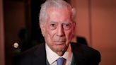 Vargas Llosa, en París junto a sus hijos y exmujer para ingresar en la Academia