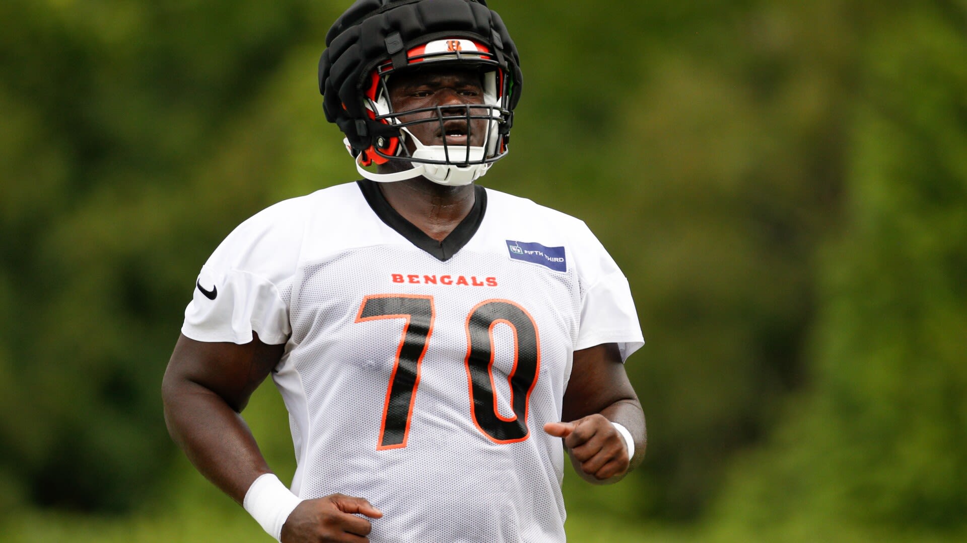 Bengals offensive tackle D'Ante Smith out for season with torn patellar tendon