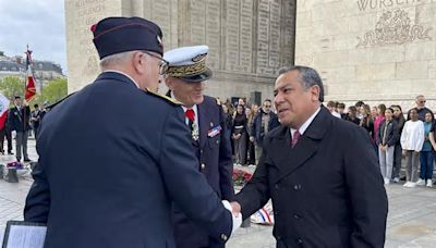 Premier arriba a Francia para participar en reunión de la OCDE