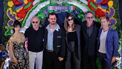 Tim Burton reúne en México a su “familia extraña”