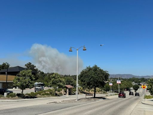 Sharp Fire: Simi Valley brush fire quickly grows to 75 acres, evacuations ordered