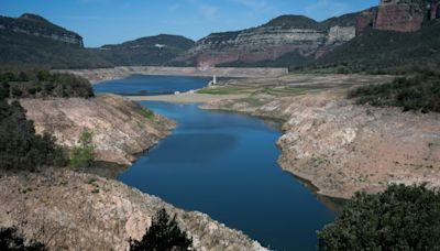 Barcelona sale de la fase de emergencia por sequía y suaviza las restricciones de agua