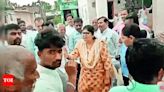 Ashok Chavan’s Daughter Faces Maratha Youths’ Anger During Constituency Tour | Aurangabad News - Times of India