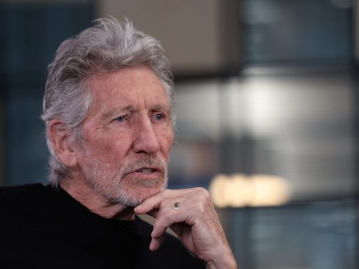 Roger Waters says prepared to help fund WikiLeaks, hopeful Assange might return