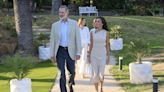 La reina Letizia vuelve a llevar tacones y estrena un vestido español que ha personalizado