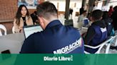 Migración Colombia destituye a un funcionario por cobrar para hacer trámites migratorios
