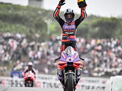 Jorge Martín reina en el caos del esprint y afianza su liderato de MotoGP