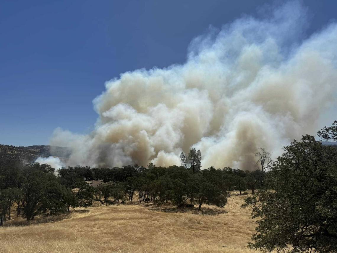 Thompson Fire: 13,000 residents under evacuation orders as Northern California blaze grows