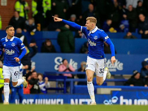 Journalist: Everton Defender Holds All the Cards Amid Man Utd Interest