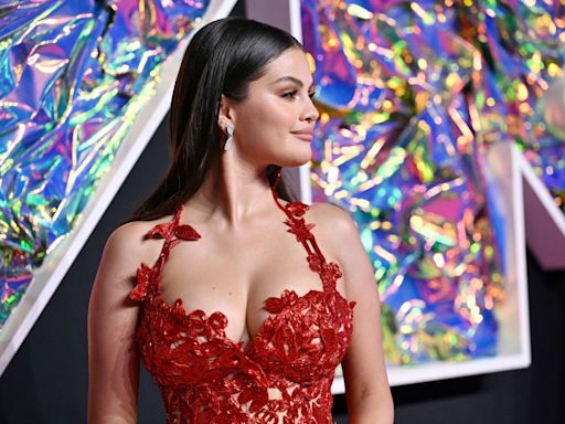FOTO: Selena Gómez desata rumores de embarazo por una sospechosa imagen en su paso por Cannes - El Diario NY