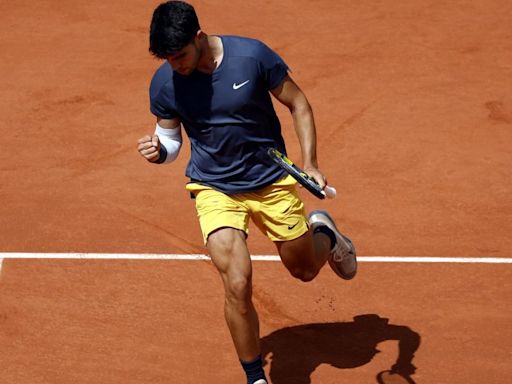 Roland Garros. Alcaraz vuelve a deleitar a París con su arrollador debut ante Wolf