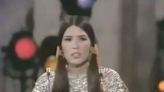 Las hermanas de Sacheen Littlefeather, la activista indígena que rechazó el Oscar por Marlon Brando, aseguran que la mujer mintió sobre su origen: “Era un fraude”