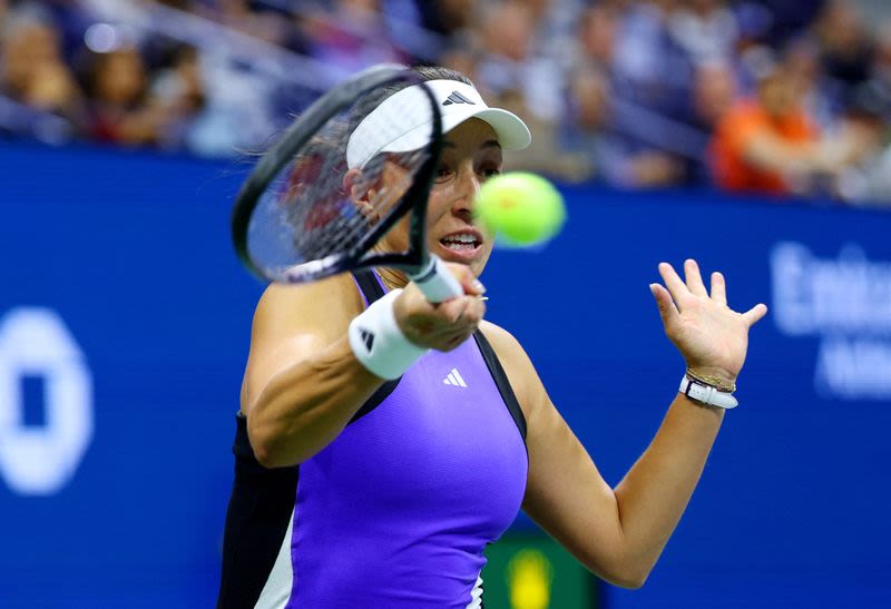 Tennis-Swiatek to miss Korea Open due to fatigue, Pegula out with injury