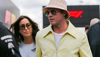 Namorada ensina Brad Pitt a tomar banho e ser mais limpinho - OFuxico