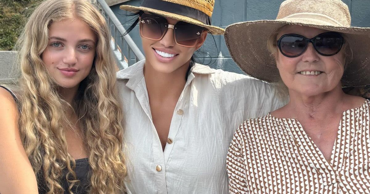 Katie Price heads off on another holiday days after court warning