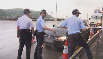 警荃灣發現可疑車檢利刀