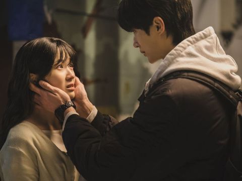 Lovely Runner Episode 9 Recap & Spoilers: Kim Hye Yoon Time Travels To Past for the Final Time