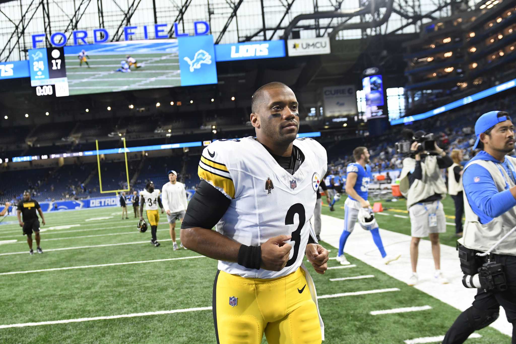 Russell Wilson sits out season opener for Steelers with a calf injury. Justin Fields get the start