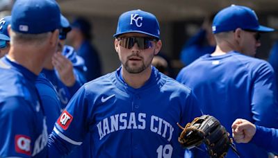 Fowl ball: KC Royals’ Michael Massey hits unlucky bird during BP in Pittsburgh