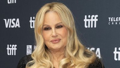 Jennifer Coolidge Shares How She Honestly Embraces Aging - E! Online