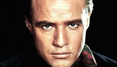 Cent'anni fa nasceva il divo ribelle di Hollywood: in un libro la vita di Marlon Brando