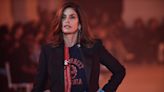 Cindy Crawford presume un nuevo look que conmociona a sus fanáticos