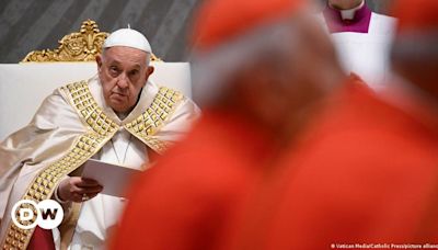 Vaticano pede desculpas por fala homofóbica do papa – DW – 28/05/2024