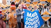 Sir Ed Davey poses with ‘Tory dinosaurs’ in latest election campaign stunt