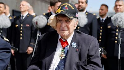 上月才參與諾曼第登陸80週年活動 老兵路易斯105歲辭世