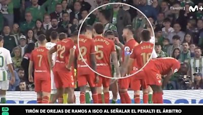 Sergio Ramos le da un tirón de orejas a Isco durante el derbi sevillano: "Me da un manotazo"
