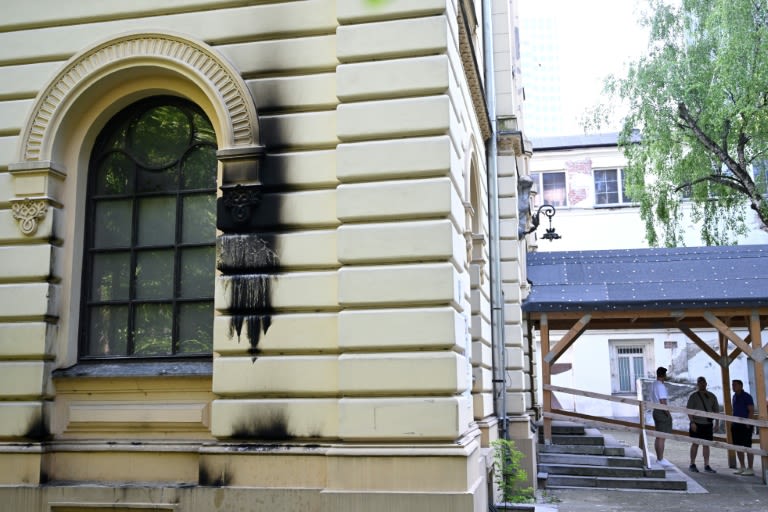 Polish officials condemn arson attack on Warsaw synagogue