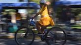 Cholitas sobre ruedas promueven el deporte en Cochabamba