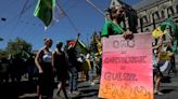 不滿世貿組織加劇糧食危機 逾百人日內瓦上街示威