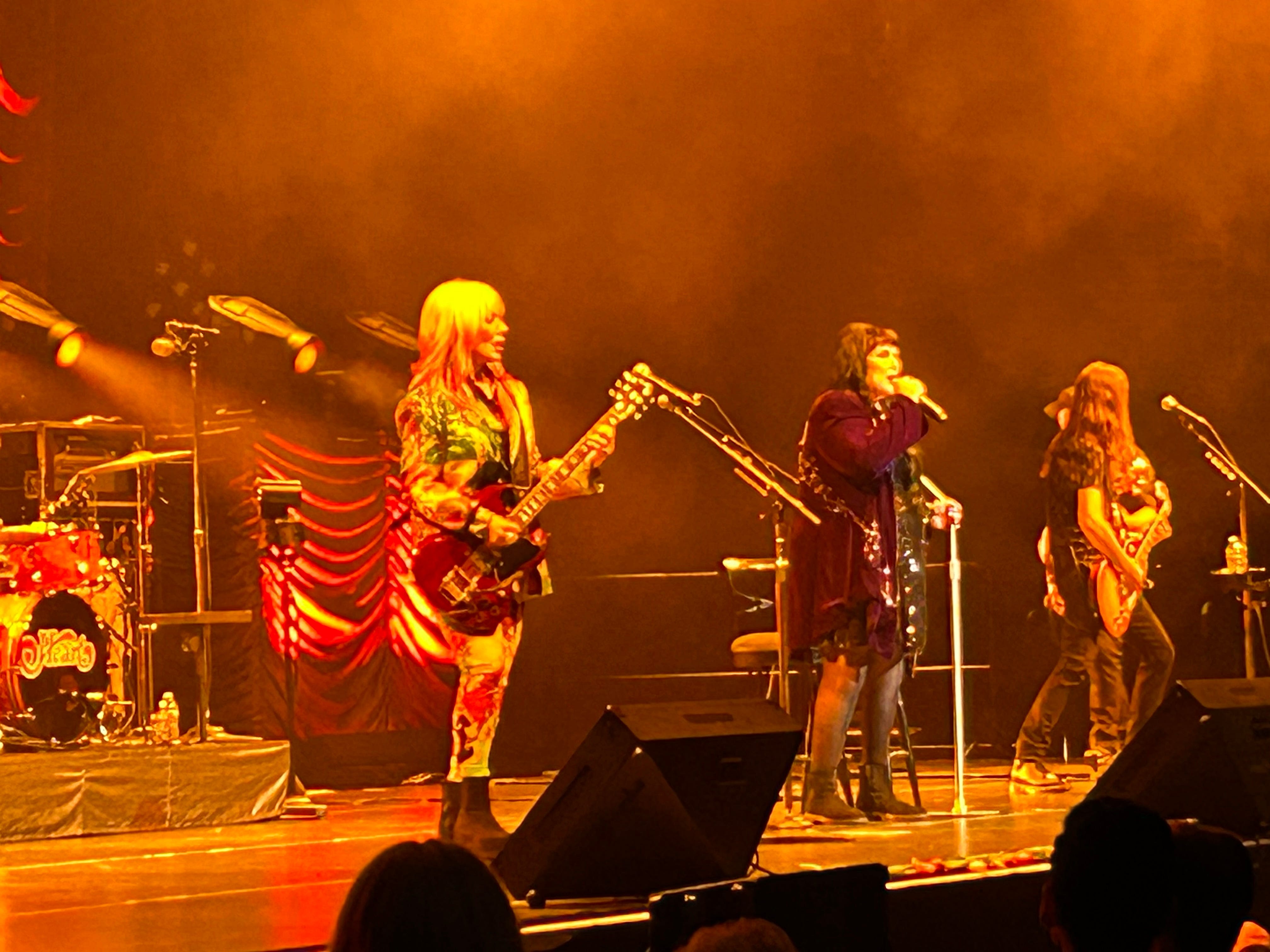 Straight from the Heart: Ann & Nancy Wilson shine in classic-rock show in Pittsburgh