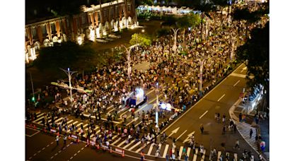 【新聞直擊】七萬青鳥立院前集結 場外聲援守護台灣民主